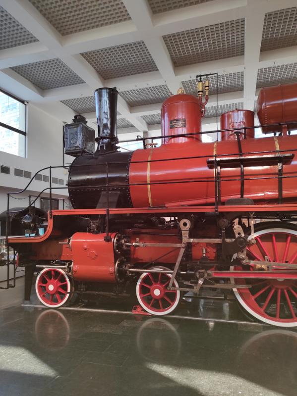 Паровоз У-127. "Красный паровоз". Траурный поезд В. И. Ленина.
У-127 является первым советским паровозом-памятником, а с 1948 года — центральный экспонат музейного павильона у Павелецкого вокзала. 