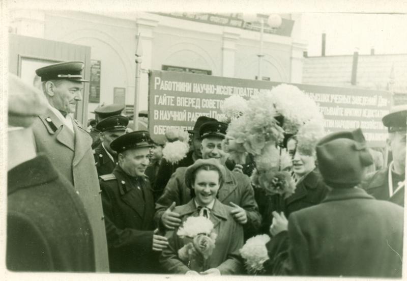 Демонстрация 7 ноября 1955 ВНИИЖТ.